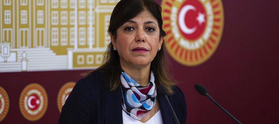 HDP’li Beştaş Meclis merdivenlerinden düşerek yaralandı