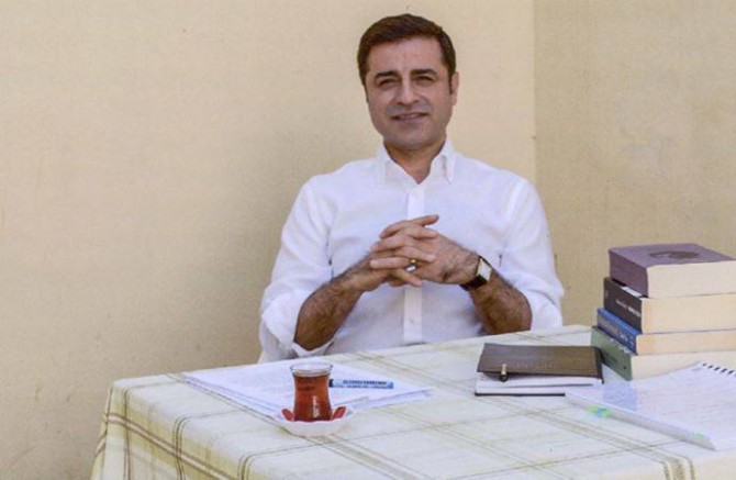 “HDP'nin deklarasyonuna, tüm siyasi çevrelerin anlam vereceğini umuyorum”