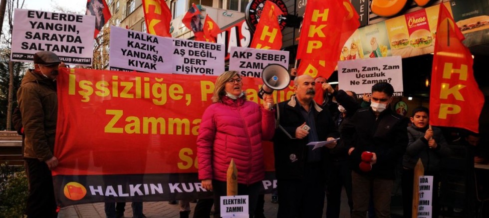 HKP, Ankara’da zamları ve pahalılığı ‘Kazık’la protesto etti (VİDEO)