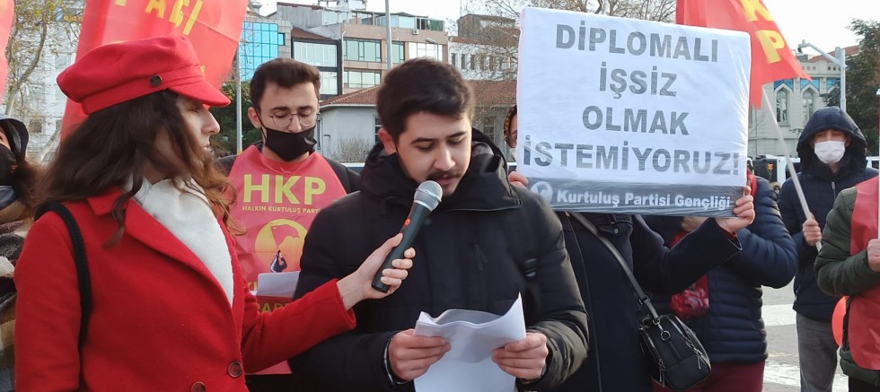 HKP Gençliği’nden Kadıköy’de eylem: Diplomalı işsiz olmak istemiyoruz! 