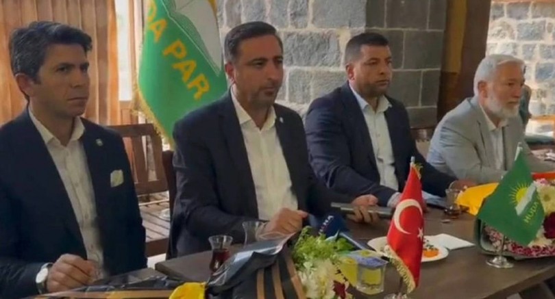  HÜDA-PAR'lı vekiller mecliste kadınlardan uzak bir yer talep etti 