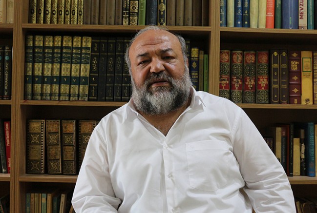 İhsan Eliaçık’tan Cüppeli Ahmet’in tekbir çağrısına yanıt: Oturduğun villayı sat