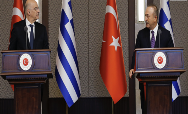 İki Bakan Basın toplantısında tartıştı