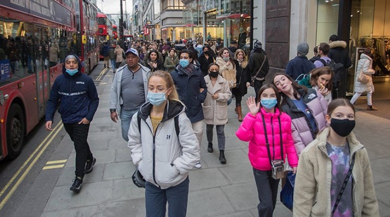 İngiltere'de günlük vaka sayısında 78 bin 610 ile yeni rekor 