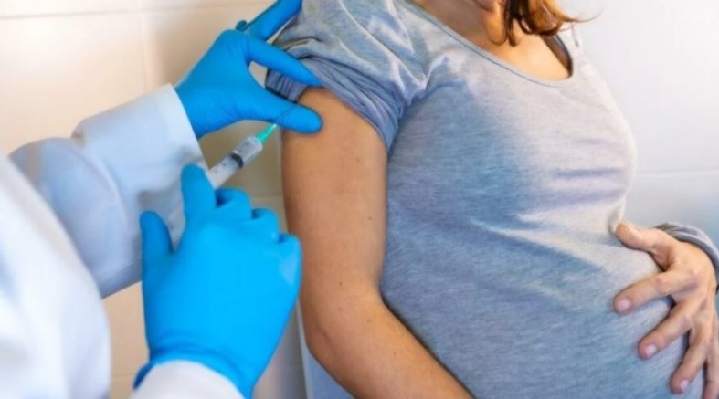 İngiltere’de hükümeti 'hamile kadınlara hemen aşınızı olun' dedi 