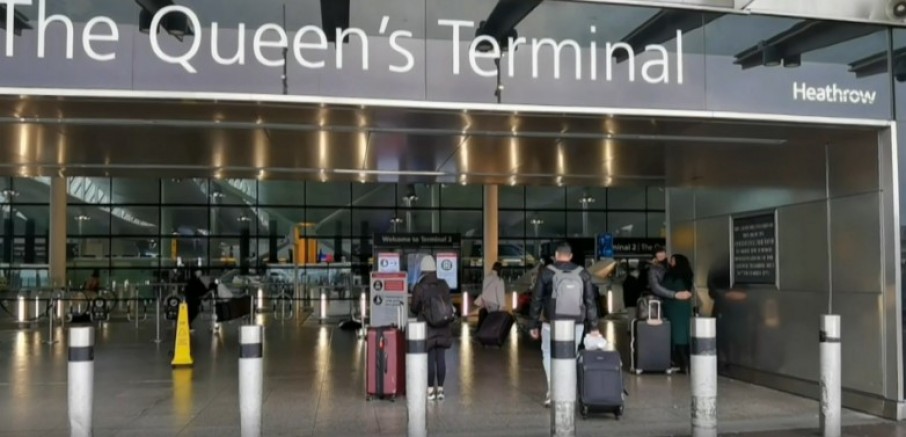 İngiltere, yurt dışından gelen tüm yolculara test zorunluluğu getirdi