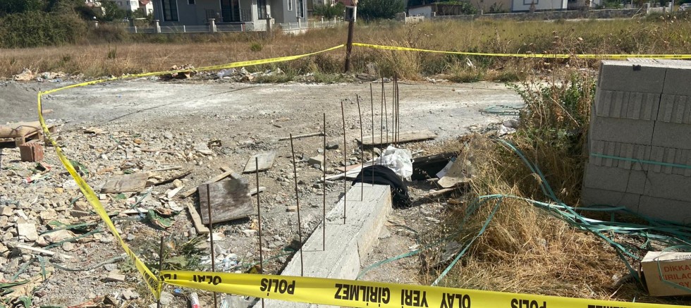 İnşaat malzemelerinin üzerinde yeni doğmuş bebek cesedi bulundu