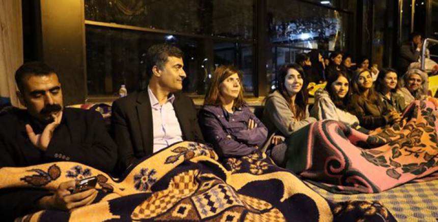 İrade Gaspına Karşı Direniş Sürüyor: DEM Parti Nöbet Eyleminde