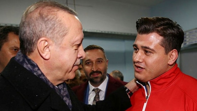 Irkçılıktan ceza alan güreşçi Bakanlık müşaviri oldu