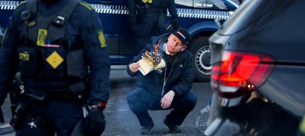 İşleçten sonra Danimarka'da aşırı sağcılar Kur'an yaktı 