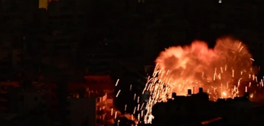 İsrail, Lübnan'da Burj El-Barajneh'in Güney Mahallesini Yoğun Bombaladı
