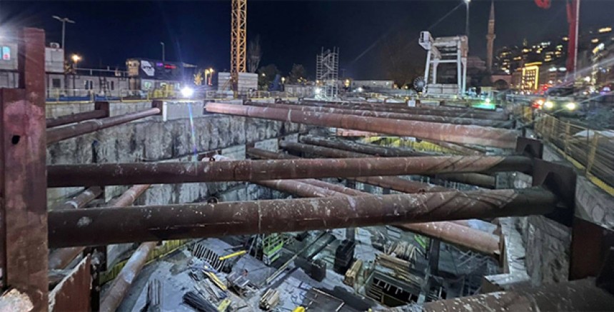 İstanbul’da Metro İnşaatında Yaralı Kurtarılan İşçilerden Biri Hastanede Yaşamını Yitirdi