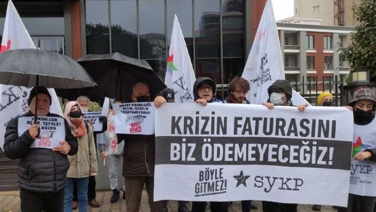 İstanbul Kadıköy’de vatandaş Faturalar yaktı 