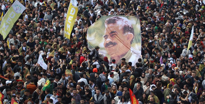 İstanbul Newroz'unda Tarihi Katılım: Halk Öcalan’ın Barış Çağrısı Sahiplendi