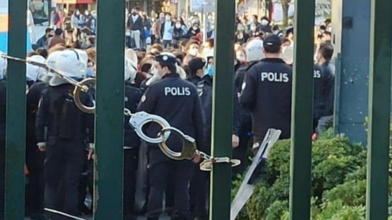 İstanbul Valiliği'nden 'Boğaziçi' gözaltılarıyla ilgili açıklama: 2'si Boğaziçi Üniversitesi öğrencisi 17 şahıs…