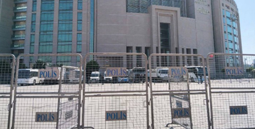 İstanbul Valiliği’nden Yeni Yasak Kararı: Çağlayan ve Saraçhane Çevresinde Yollar Trafiğe Kapatıldı