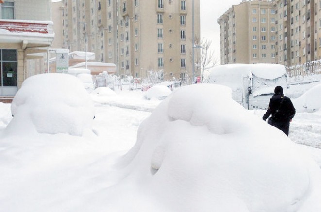 İstanbul valisi duyurdu: Motokuryeler trafiğe çıkmayacak, üniversiteler tatil