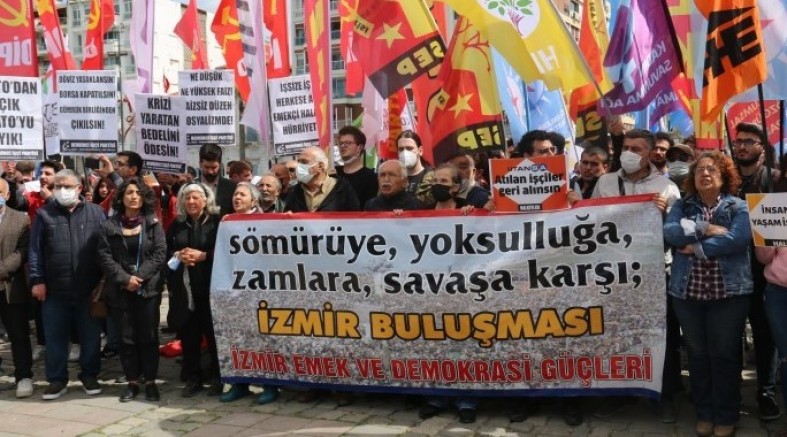 İzmir Gündoğdu Meydanı’nda hükümet istifaya davet edildi 