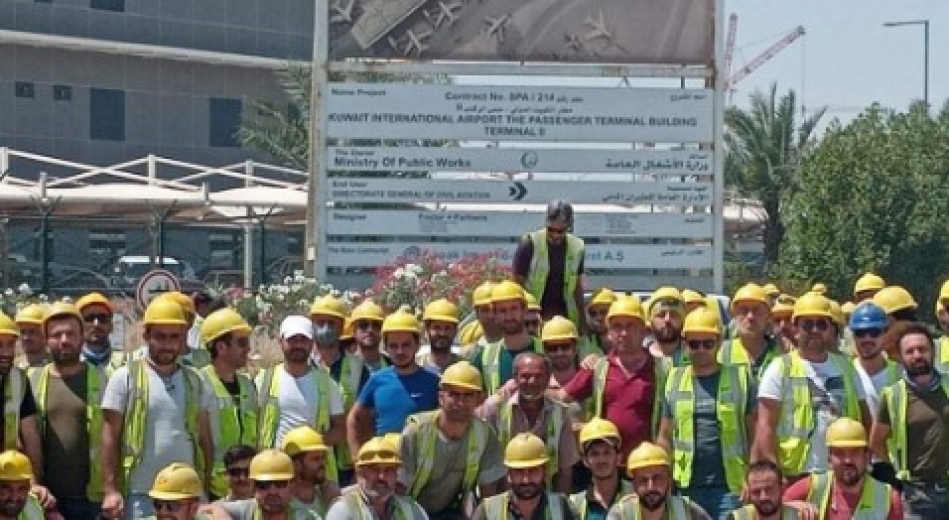 İzmir Şehir Hastanesi şantiyesinde çalışan yüzlerce inşaat işçisi direnişe geçti!