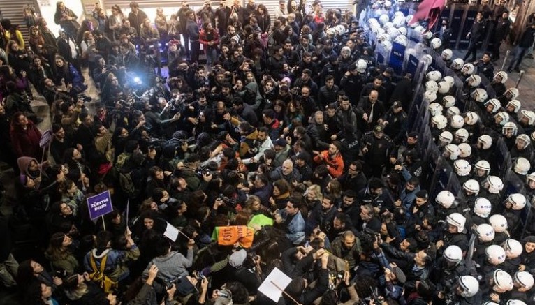 25 Kasım’da kadınlara biber gazlı şiddet 