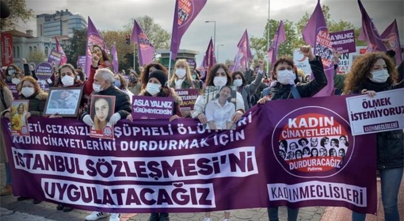 Kadınlar ölmesin diye sokağa çıkan kadınlara polis müdahalesi