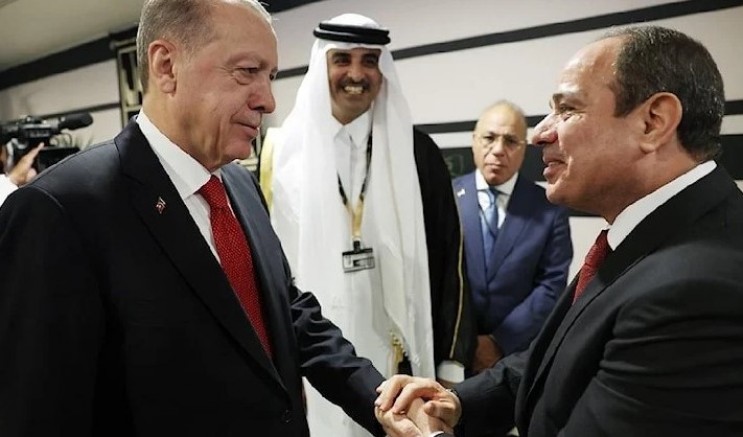 Katar’da Olan Erdoğan Sisi ile Bir Araya Geldi 