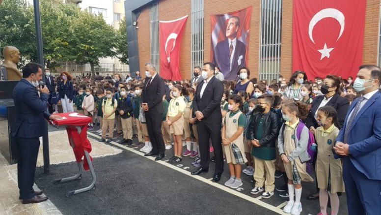 Kaymakam okulları AKP ilçe başkanı ile birlikte ziyaret etti! 
