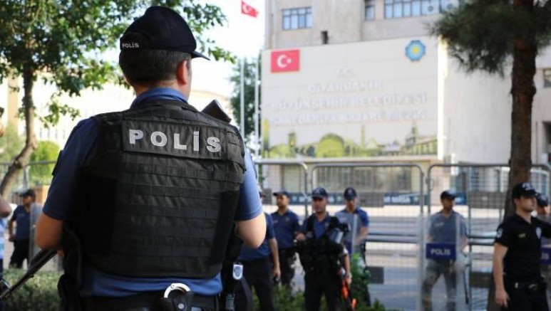 Kayyım atamaları demokratik prensiplere aykırı