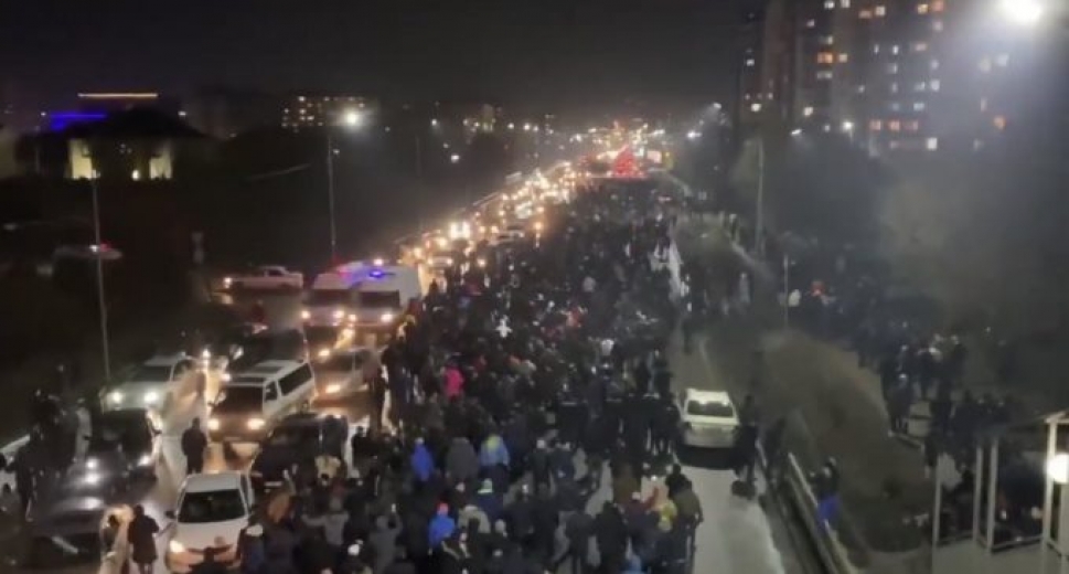 Kazakistan'da hükümet akaryakıt zammı protestoları sonrası istifa etti