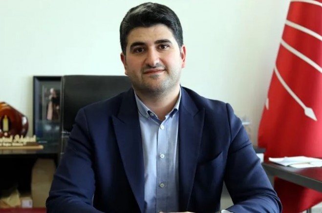 Kemal Kılıçdaroğlu Onursal Adıgüzel'i görevden aldı