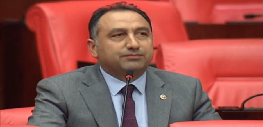 HDP’li Ali Kenanoğlu, Grup Yorum Üyesi İbrahim Gökçek’in Cenazesini Yakmakla Tehdit Edenler Hakkında Neden Soruşturma Açılmadığını Meclis Gündemine Taşıdı