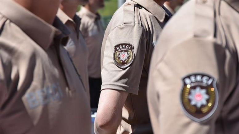 Kendilerini Kötü muameleye karşı uyaran avukatı darp ettiler 