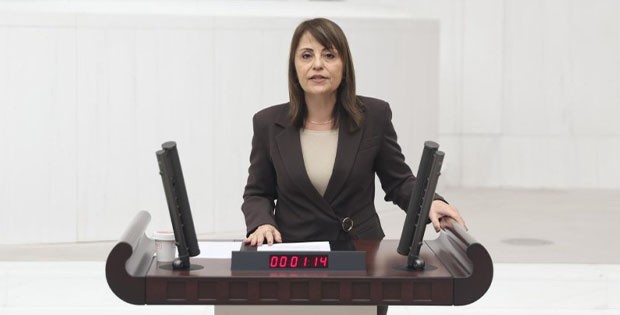 Kezban Konukçu’dan Bakan Tekin’e Öğretmenlerin Mazeret Atamaları İçin 11 Soru