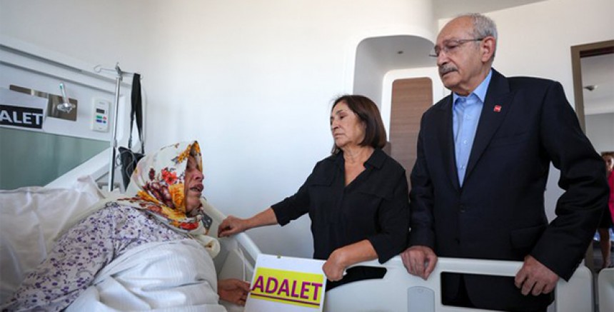 Kılıçdaroğlu eşi Selvi Kılıçdaroğlu ile Emine Şenyaşar’ı hastanede ziyaret etti