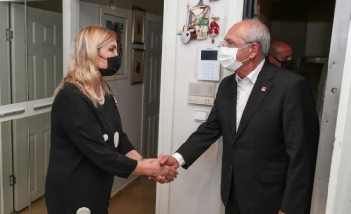 Kılıçdaroğlu'ndan hayatını kaybeden Ferhan Şensoy'un ailesine taziye ziyareti