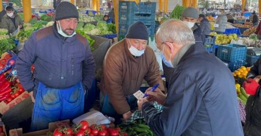 Kılıçdaroğlu'nun alışveriş yaptığı pazarcı: Bana güvenen adama ben de güvenirim; bugüne kadar oyum nasip olmamıştı, lakin bu kez vereceğim