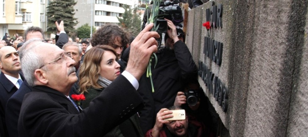  Kılıçdaroğlu, Uğur Mumcu’yu katledildiği yerde andı 