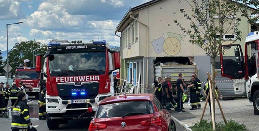 Kuaföre Giren Kamyon 1 Can Aldı: İşletme Sahibi Hayatını Kaybetti
