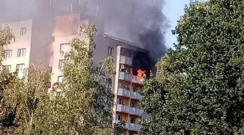 Kundaklama sonucu Çekya’da bir apartmanda yangın çıktı yangında 11 kişi yaşamını yitirdi