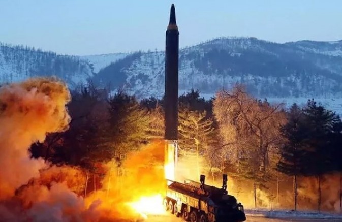 Kuzey Kore füzeden çekilen fotoğrafları servis etti