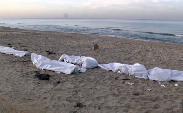 Libya'da 27 göçmen cesedi sahile vurdu