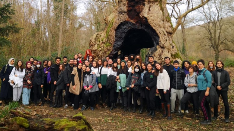 Liselilerin kızlı erkekli orman yürüyüşüne soruşturma