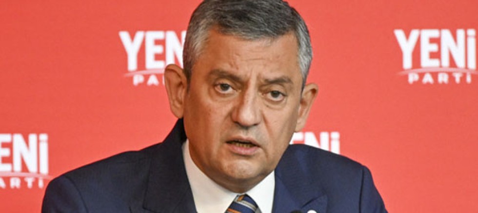 AKP’nin “7 Ekim” İzmir Paylaşımına Özgür Özel’den Sert Yanıt: “Tehditle İmza Alınca İzmir’i Alacaklarını Sanıyorlar”