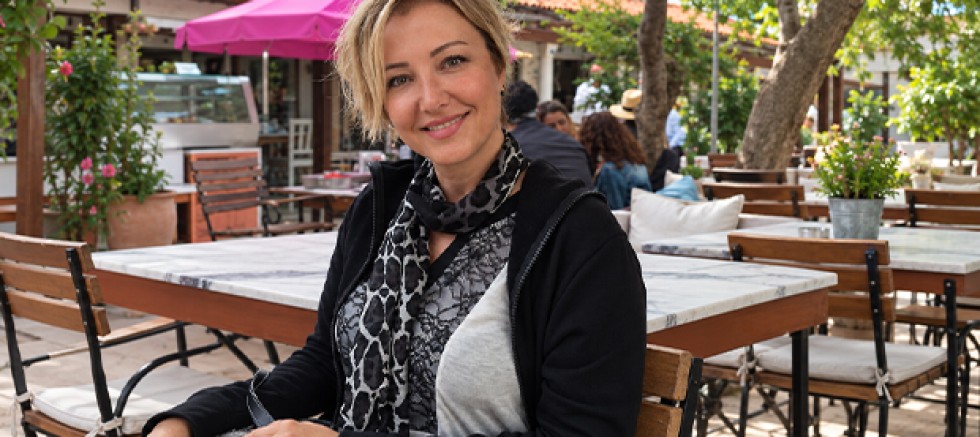 Berna Laçin Cemil Tugay Paylaşımı Sonrası Gözaltına Alındı: Evinde Arama Yapıldı