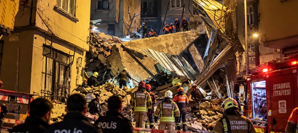 Beyoğlu’nda 5 Katlı Bina Çöktü: Enkazdaki Aramada Can Kaybına Rastlanmadı