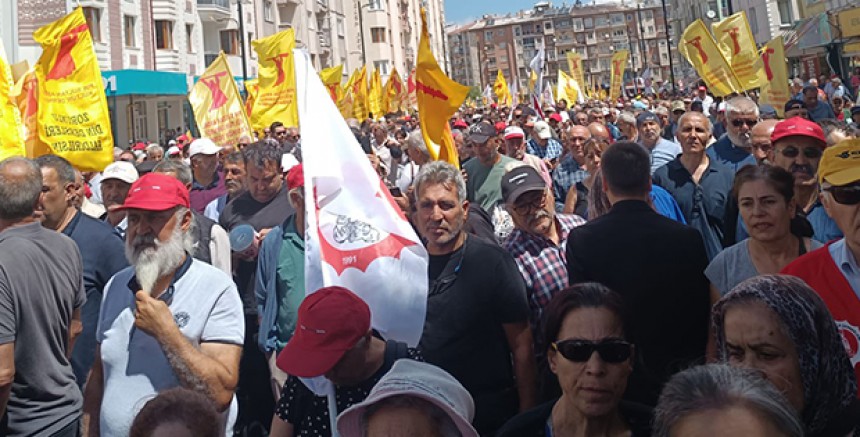 Madımak Katliamı'nın 31. Yılında Binlerce Kişi Sivas'ta Bir Araya Geldi