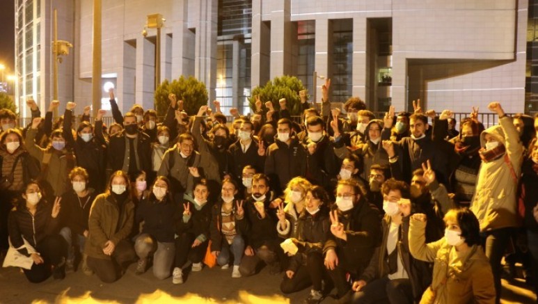 Mahkemede Serbest bırakılan öğrencilerden mücadele devam kararı 