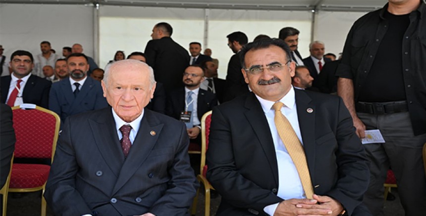 Malazgirt’te “Barış” Mesajı: Dün İp Atan Bahçeli, Bugün Onurlu Barıştan Söz Ediyor