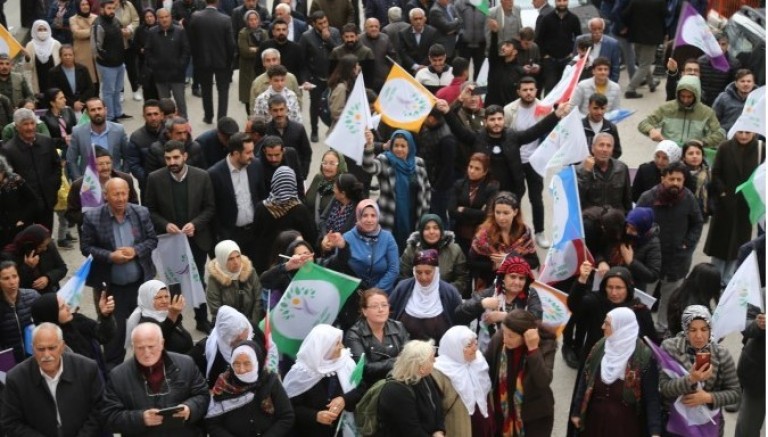 Mardin’de Yeşil Sol adayları tanıtımında kitlesel karşılama 