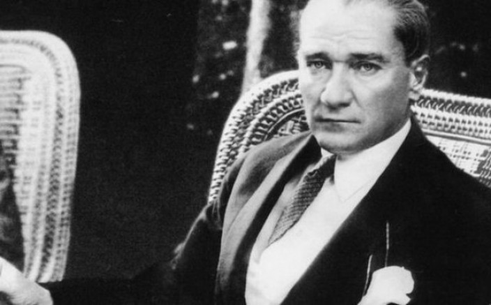 Maske paylaşımına yoğun tepkilerin ardından 'Atatürk' paylaşımı